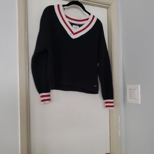 Hollister v nexk sweater